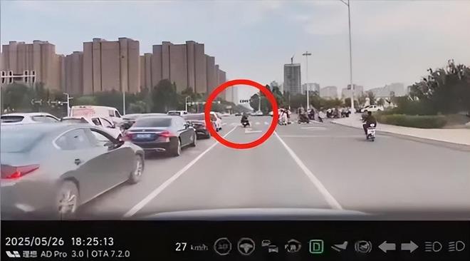 :女司机气到流产公布完整行车记录仪新葡京博彩河北女司机与骑手冲突后续(图8) :女司机气到流产公布完整行车记录仪新葡京博彩河北女司机与骑手冲突后续(图8)