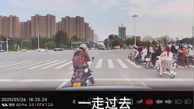 :女司机气到流产公布完整行车记录仪新葡京博彩河北女司机与骑手冲突后续(图12) :女司机气到流产公布完整行车记录仪新葡京博彩河北女司机与骑手冲突后续(图12)