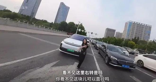 :女司机气到流产公布完整行车记录仪新葡京博彩河北女司机与骑手冲突后续(图9) :女司机气到流产公布完整行车记录仪新葡京博彩河北女司机与骑手冲突后续(图9)