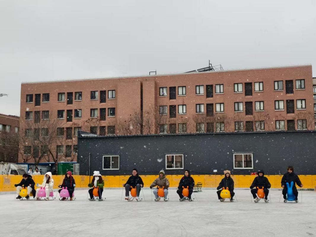 试运行 师生尽享冰雪快乐新葡京天津大学滑冰场开放(图3)